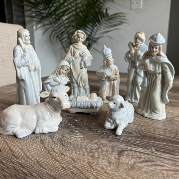 No Brand Other - Set of 9, Ceramic Nativity Figurines Holy Family.